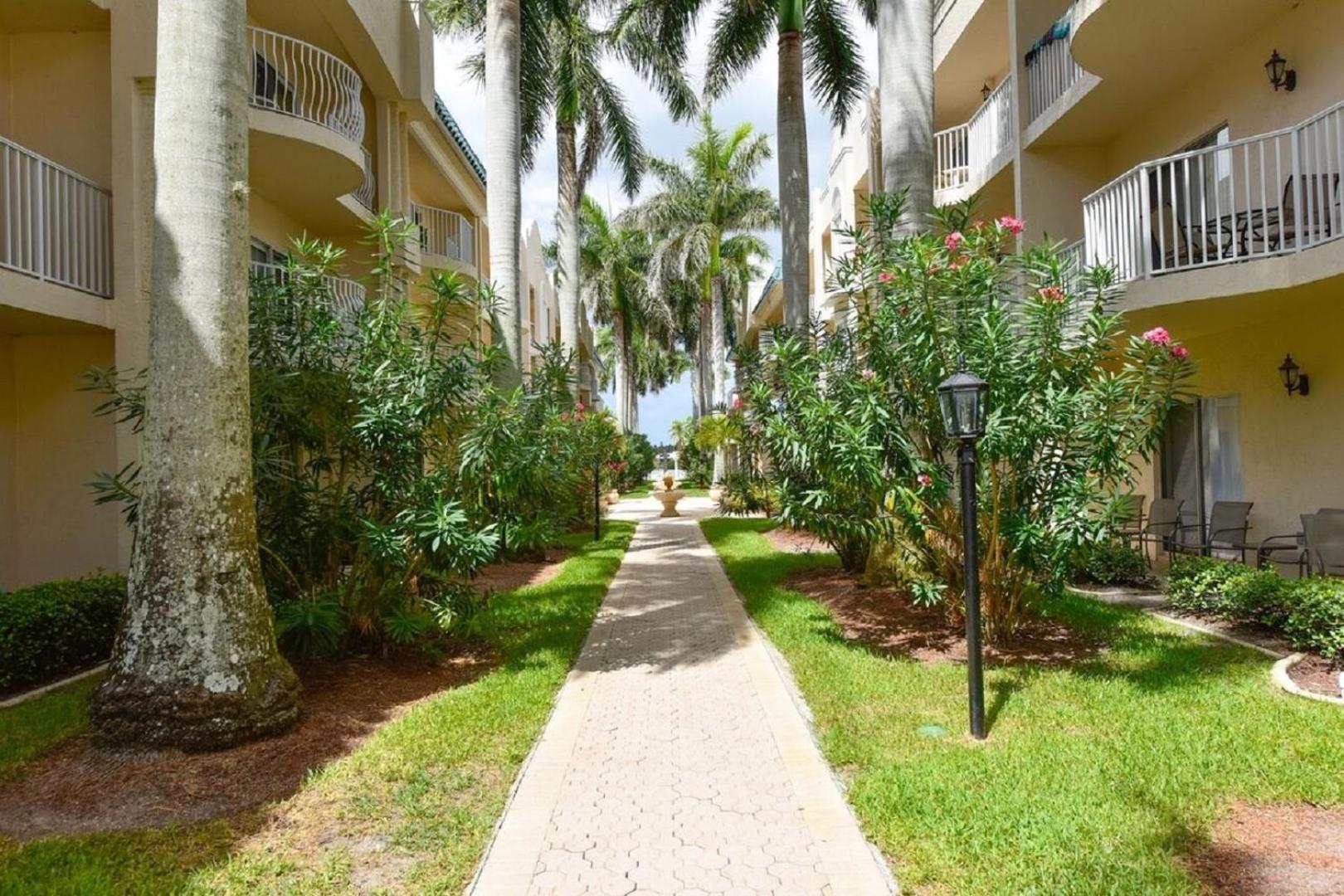 Palm Bay Club Apartment เซียสตาคีย์ ภายนอก รูปภาพ